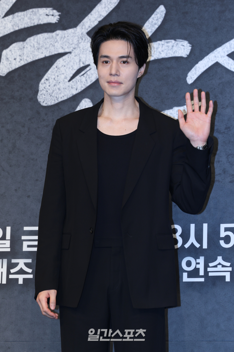 <b>이동욱</b> 측 “사적 공간 침입 등 <b>사생활 침해</b> 심각…법적 조치”