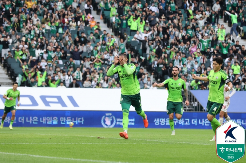 포옛 실리축구+공격수들 부활...<b>전북</b>, <b>K리그</b> 첫 10번째 <b>우승</b> 금자탑