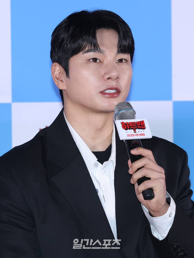 [왓IS] <b>이이경 사생활 폭로</b>글에 ‘발칵’…소속사 “허위사실, 법적대응...