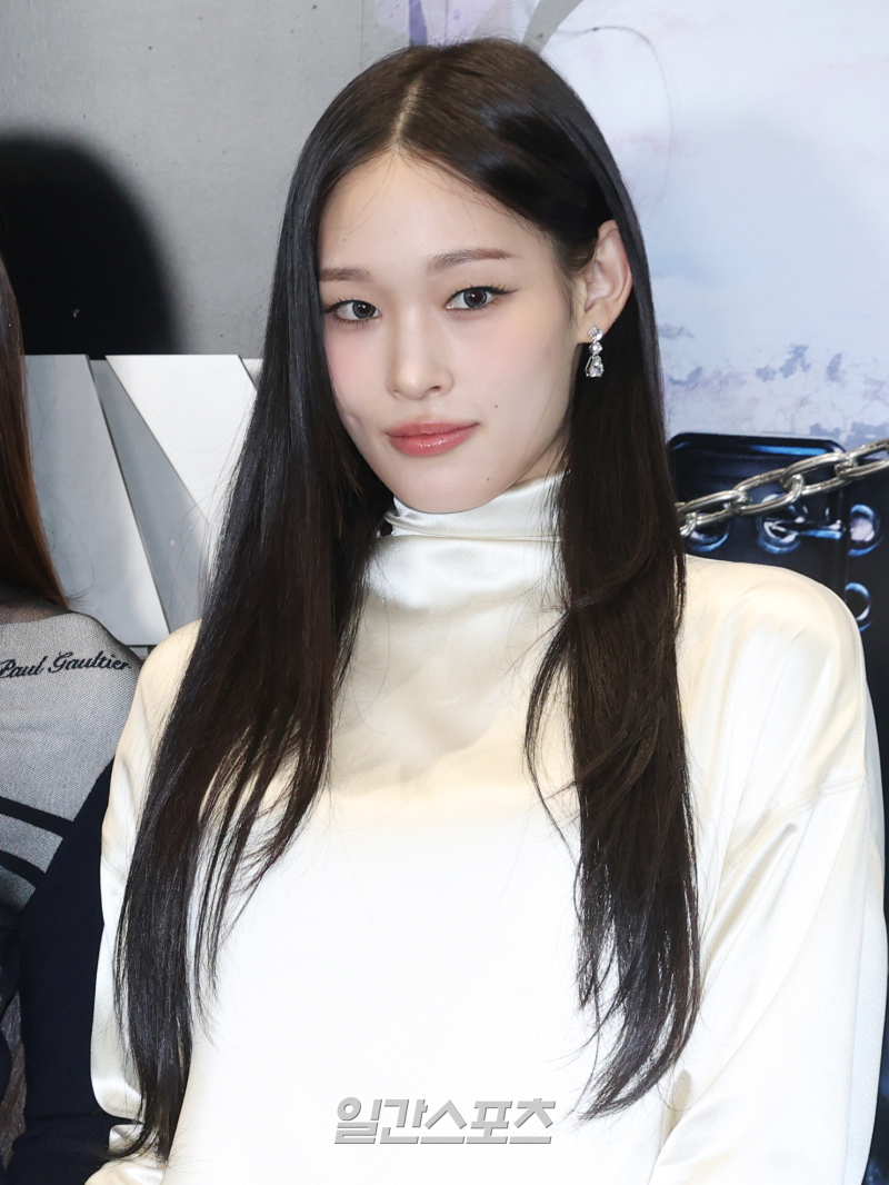 ‘신세계 회장 딸’ <b>애니</b>, 소녀시대 윤아 후임됐다… ‘<b>가요대제전</b>’ M...