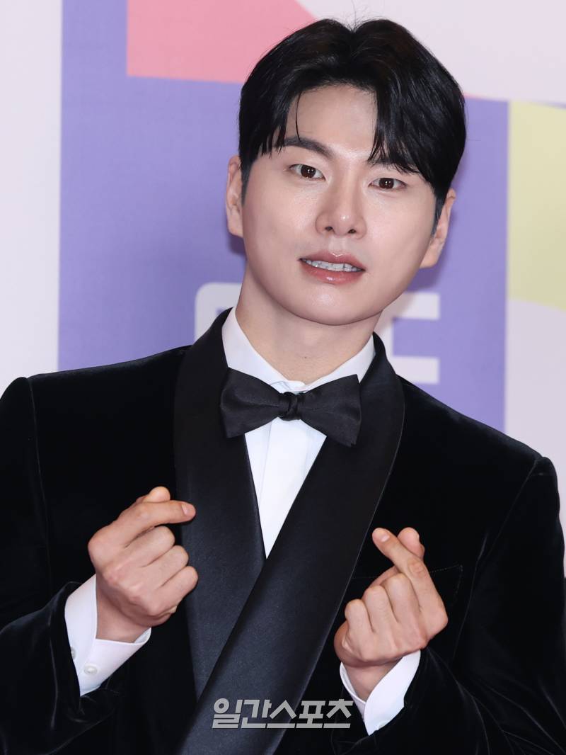 <b>이이경</b> 사생활 폭로, <b>AI</b> 이용한 거짓이었다…폭로자 “장난 미안” 사과...