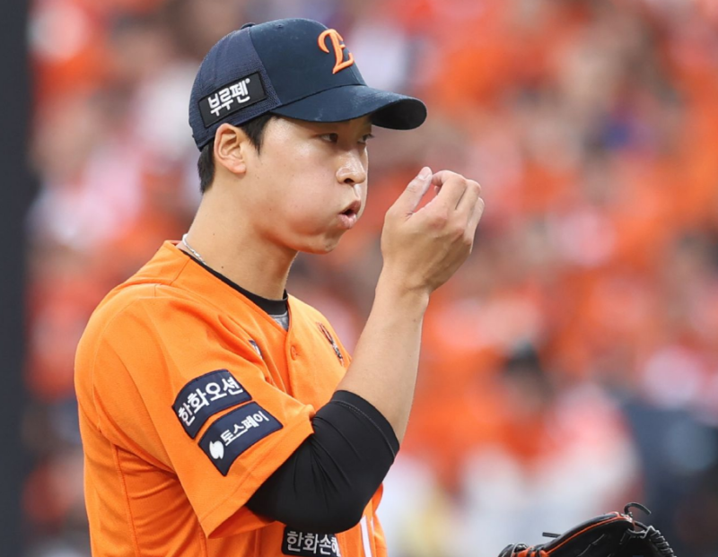 한화 <b>엄상백</b> 결국 <b>제외</b>, 둘이 합쳐 'FA 150억' <b>KS 엔트리</b>서 실종 [IS 포커...