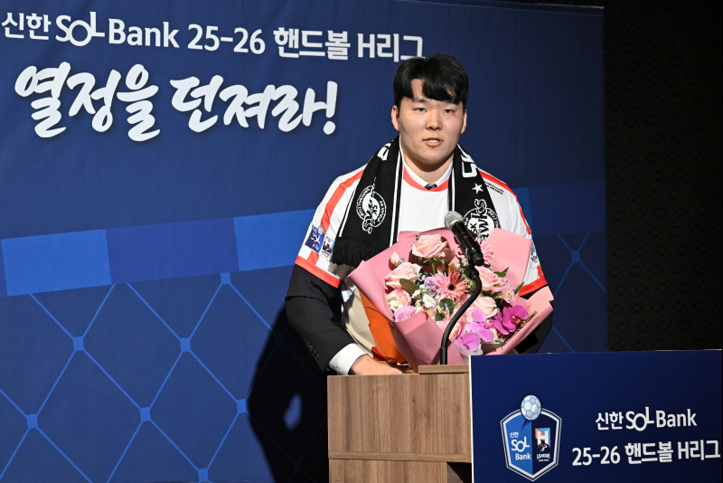 "한국 <b>핸드볼</b> 부흥 끌어내고 싶다" 골키퍼 <b>이창우</b>·고채은, 남녀 신인 드...