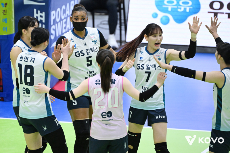 '부상 투혼' <b>실바 49득점</b> 폭격...GS칼텍스, 현대건설 꺾고 1라운드 5할 승...