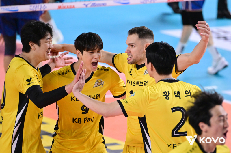 <b>비예나</b>·나경복 쌍포 42점 합작...<b>KB</b>손보, 삼성화재 꺾고 단독 1위 탈환