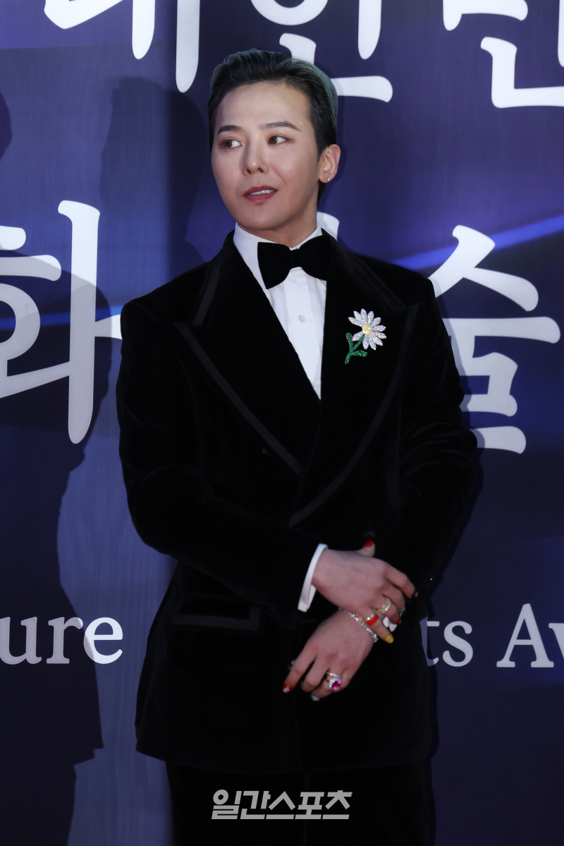 <b>지드래곤</b>, <b>홍콩</b> 화재 참사에 약 1억 9000만원 <b>기부</b>