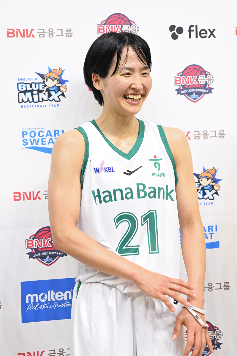 '득표율 91.8%' <b>이이지마</b> 아시아쿼터 최초 라운드 MVP 수상