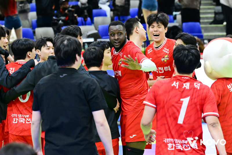 4위 <b>한국전력</b> 2라운드 5승 1패 마감, GS칼텍스는 페퍼에 셧 아웃 승리