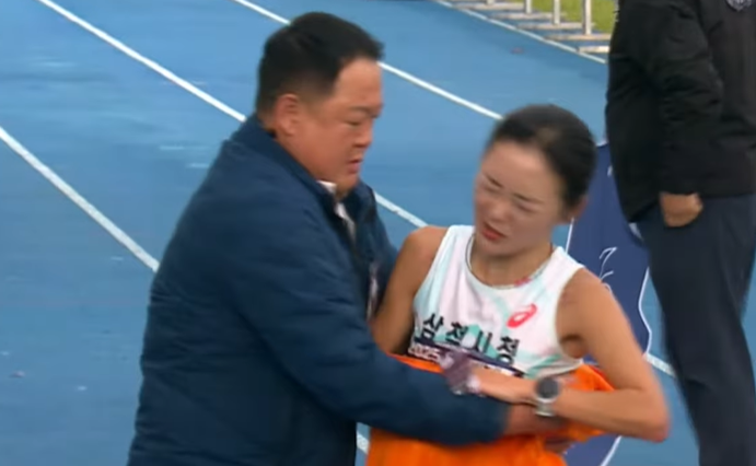 ‘과도한 신체접촉 논란’ <b>김완기 감독</b>, <b>직권남용</b>·직무태만으로 1년 6개...
