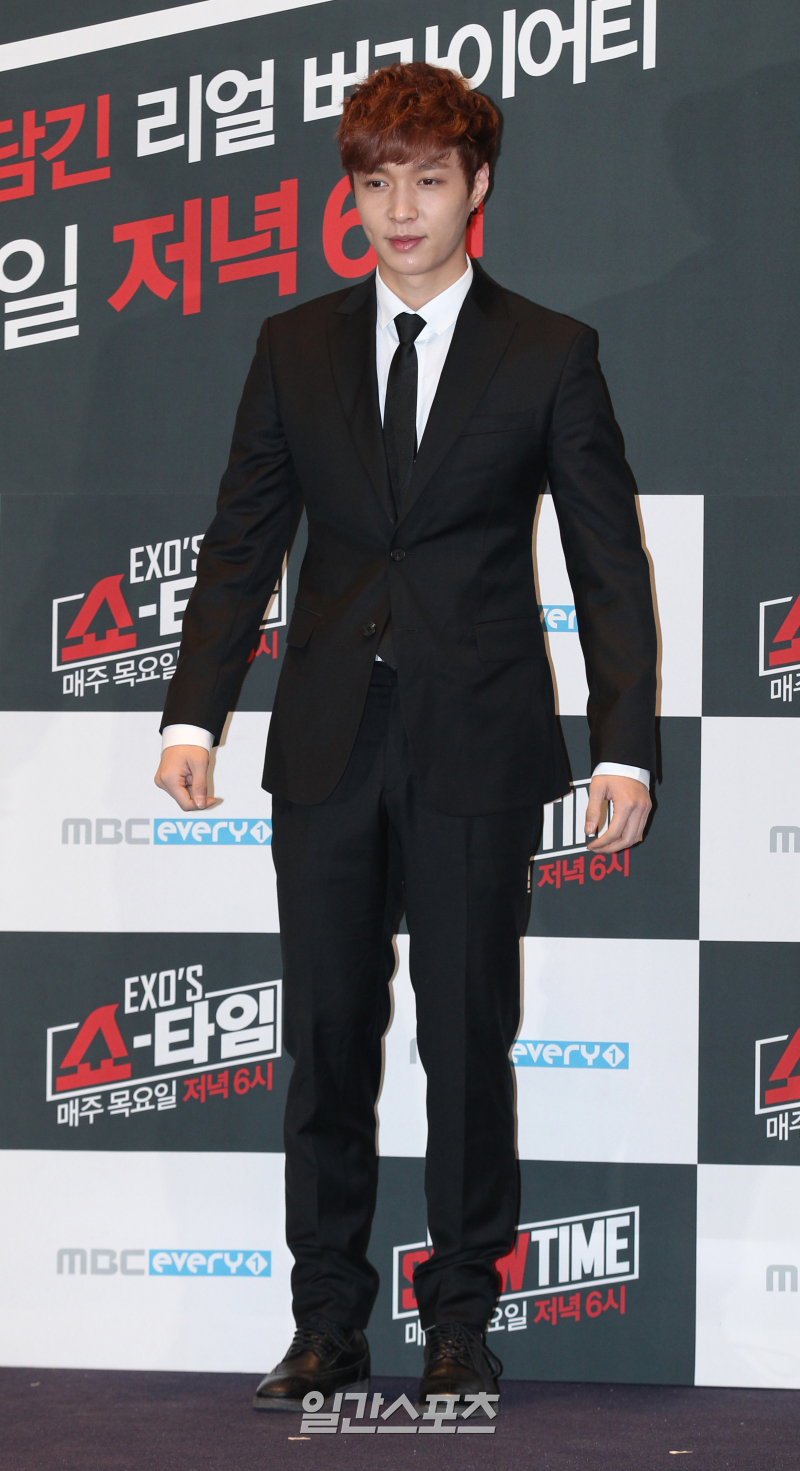 엑소 <b>레이</b>, <b>팬미팅</b> 당일 <b>불참</b> 공지…“불가피한 사정”