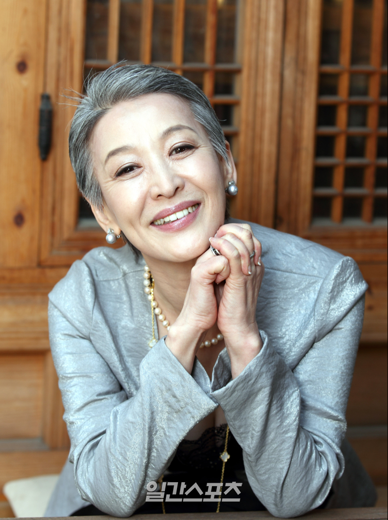 “<b>윤석화 별세</b>는 명백한 <b>오보</b>, 죄송”…한국연극배우협회 사과 [공식]