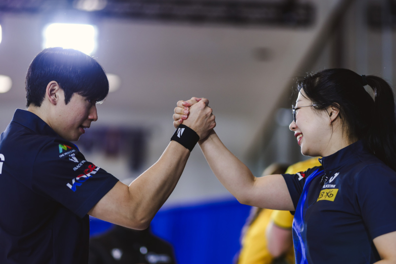<b>컬링 김선영</b>–정영석, 호주 제압…한국 믹스더블 최초로 <b>올림픽</b> 자력 진...