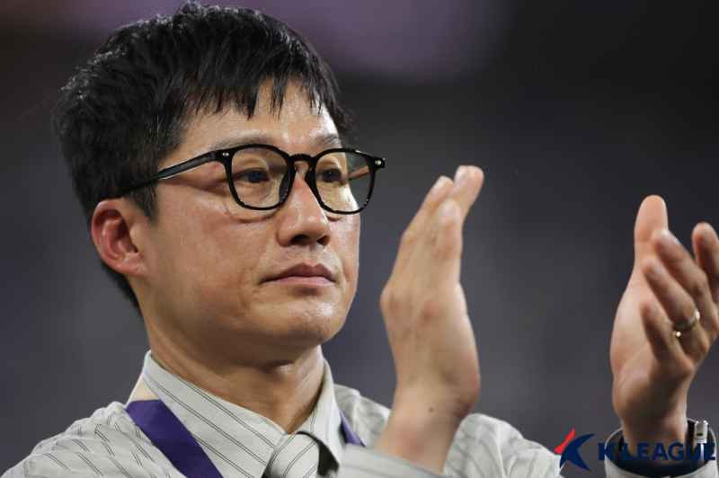 <b>이정효 감독</b>, 4년 만에 광주 떠난다…구단주가 직접 발표 “韓 축구 위...