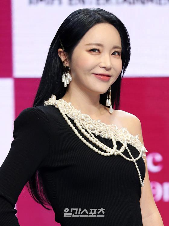 홍진영 측 “주사이모와 촬영한 사진은 12년 전…기억도 안 나” [공식]