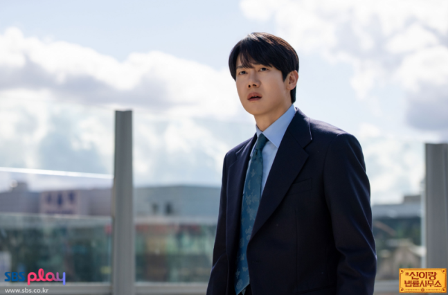 SBS《神與律師事務所》主演柳演錫面對MBC《21世紀大君夫人》收視競爭分析