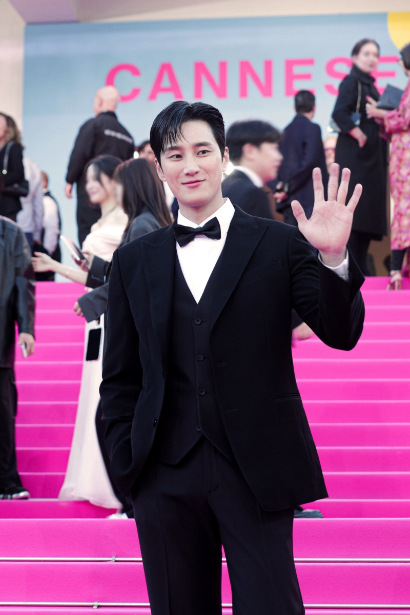 安普賢坎城影集展展現帥氣魅力，主演《神之珠》與粉絲深度交流