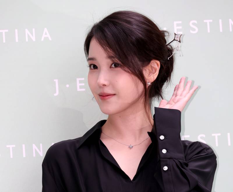 “잠실 집회도 쏴라” 아이유 SNS 빗발치는 ‘선결제’ 요구 [왓IS]