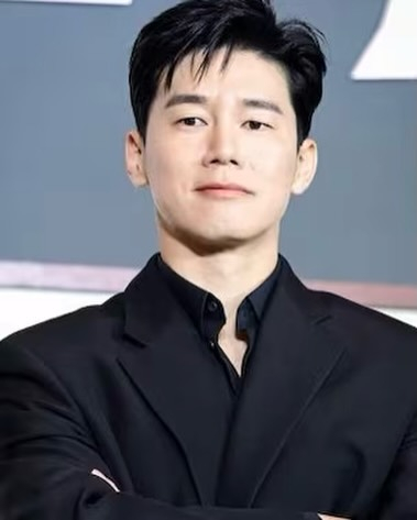 <b>존 시나</b>, ‘참교육’에 빠졌나…‘닮은꼴’ 김무열 <b>샤라웃</b>
