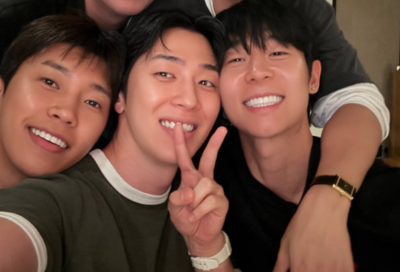 임영웅, 생일 누구랑 보내나 봤더니…대니 구·그레이와 함께 [IS하이컷]