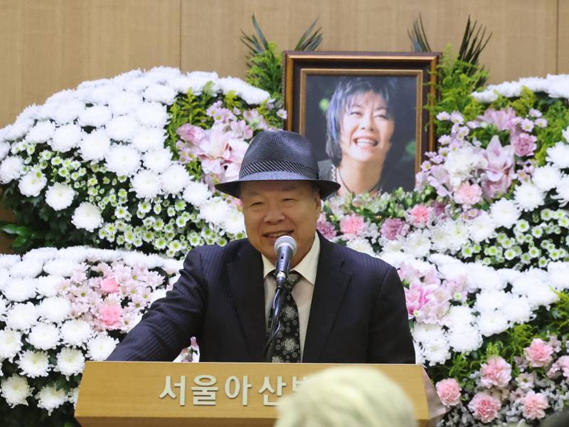 “뜨겁고 치열했던” 故옥희 발인, 장미화·임희숙 눈물·남편 홍수환 배웅 속 영면 [종합]