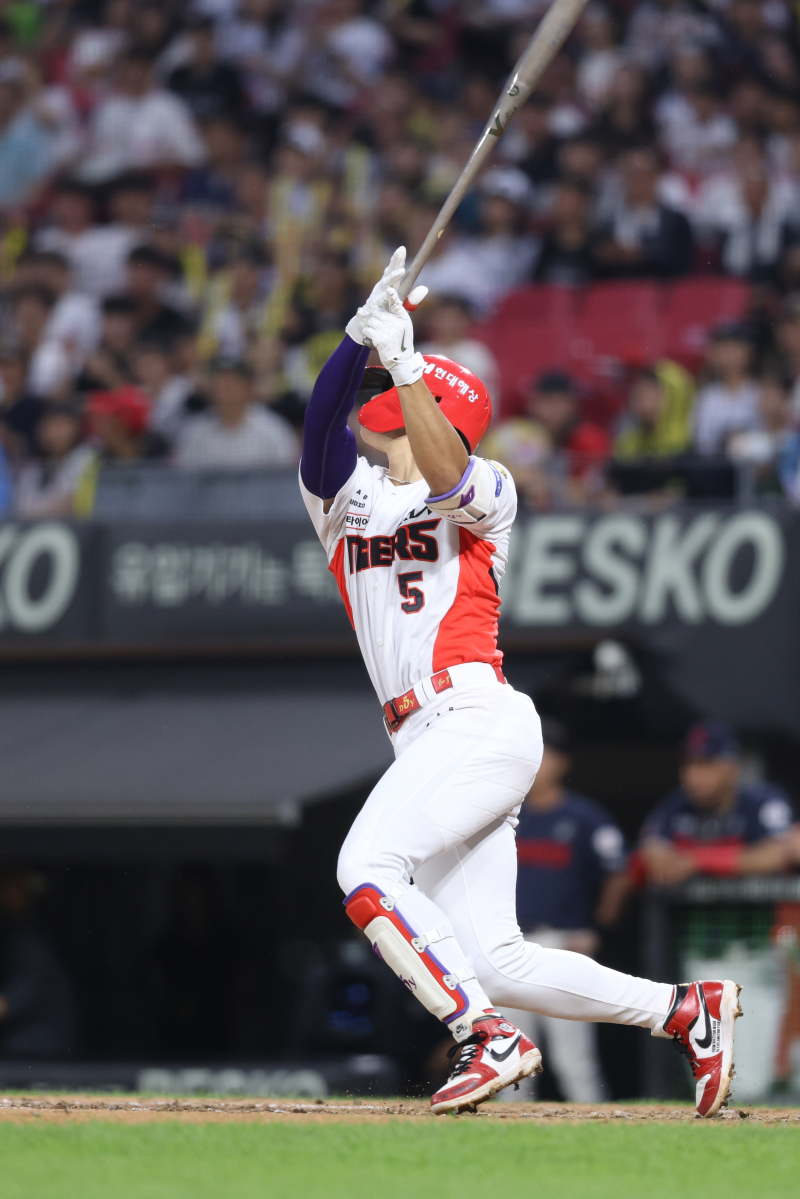 [IS 광주] '터졌다, 130m' KIA <b>김도영</b>, <b>홈런</b> 24개로 공동 선두…리그 세 ...