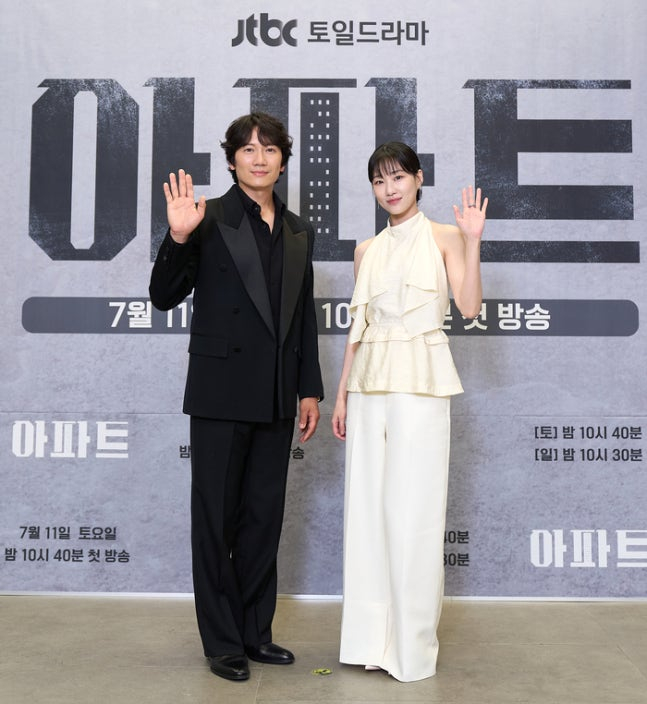 ‘<b>아파트</b>’ <b>지성</b> “하윤경과 부부 케미? 마지막엔 진짜 가족 같아 눈물...