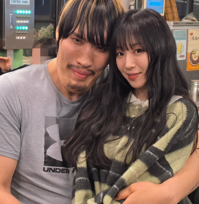 <b>쯔양</b>, 인형 같네…217cm 최홍만 한 품에 ‘쏙’ 투샷 [IS하이컷]