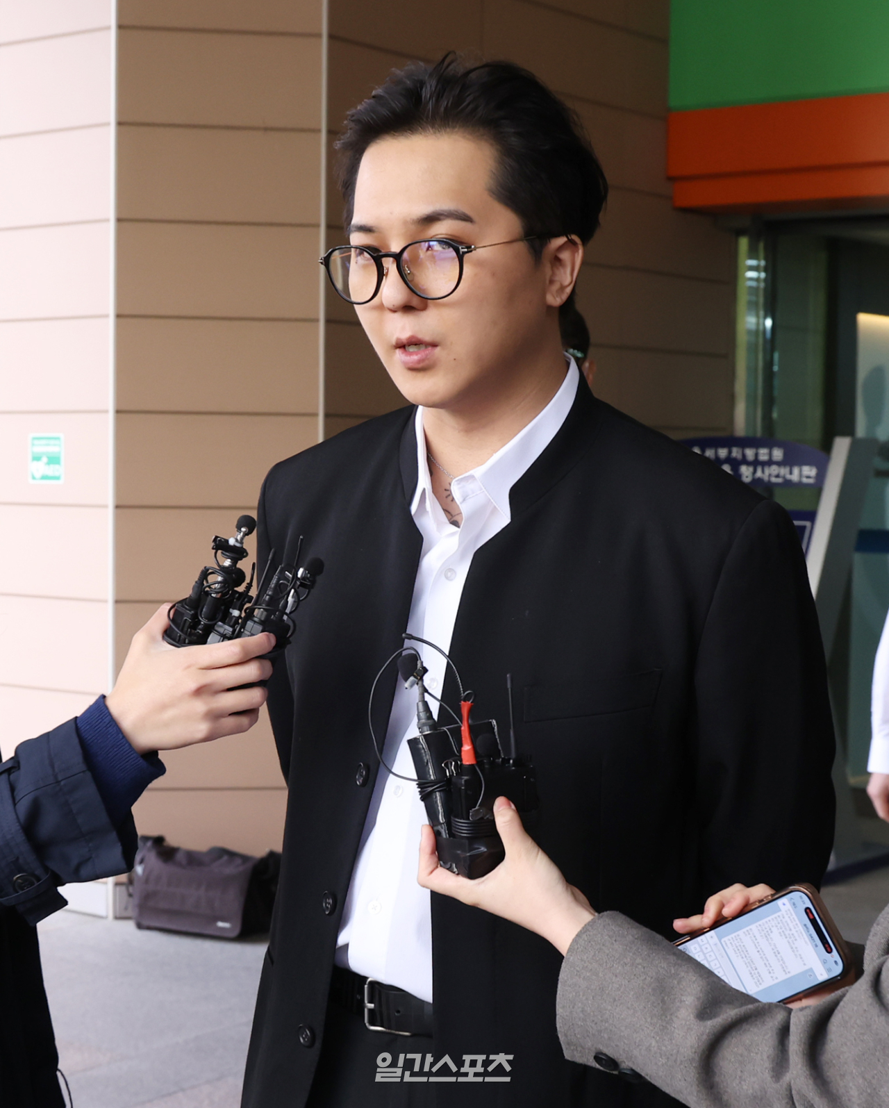 ‘<b>부실복무</b>’ 위너 <b>송민호</b> “공모는 전혀 없어…<b>복무</b> 이탈은 내 잘못”...