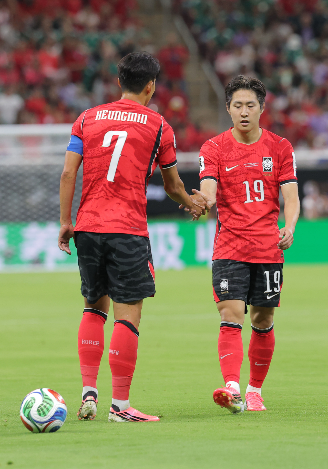 FIFA의 진단 "실망스러운 한국 축구, 재건하려면 이강인 나서야"