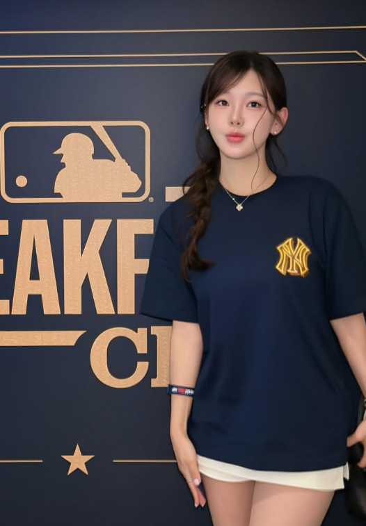 인기 스포츠 아나운서 <b>김윤희</b>, <b>스토킹</b> 피해 토로 “직장에 무단으로 찾...