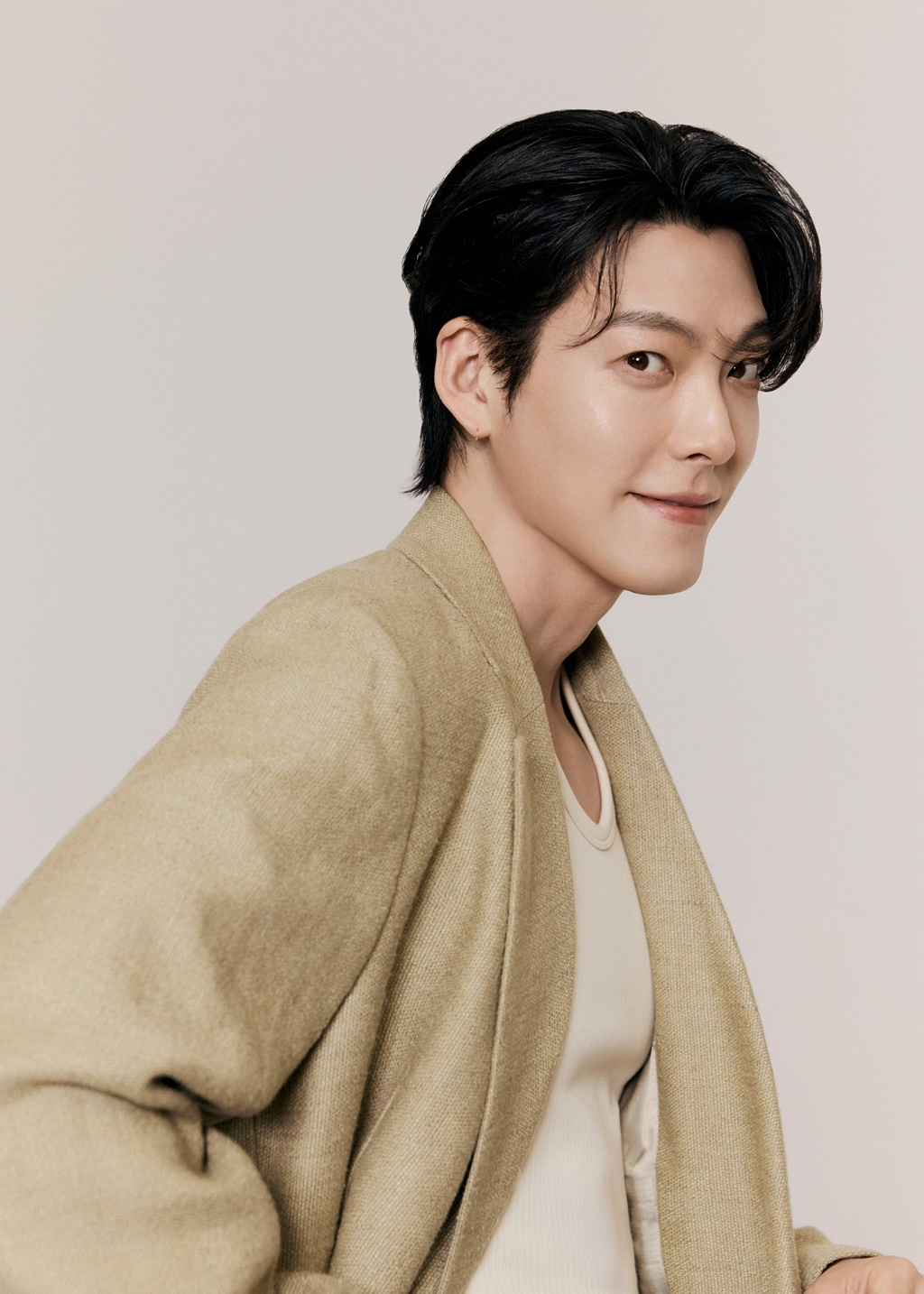 <b>김우빈</b>, tvN ‘<b>기프트</b>’ 출연 확정... 야구부 감독으로 활약