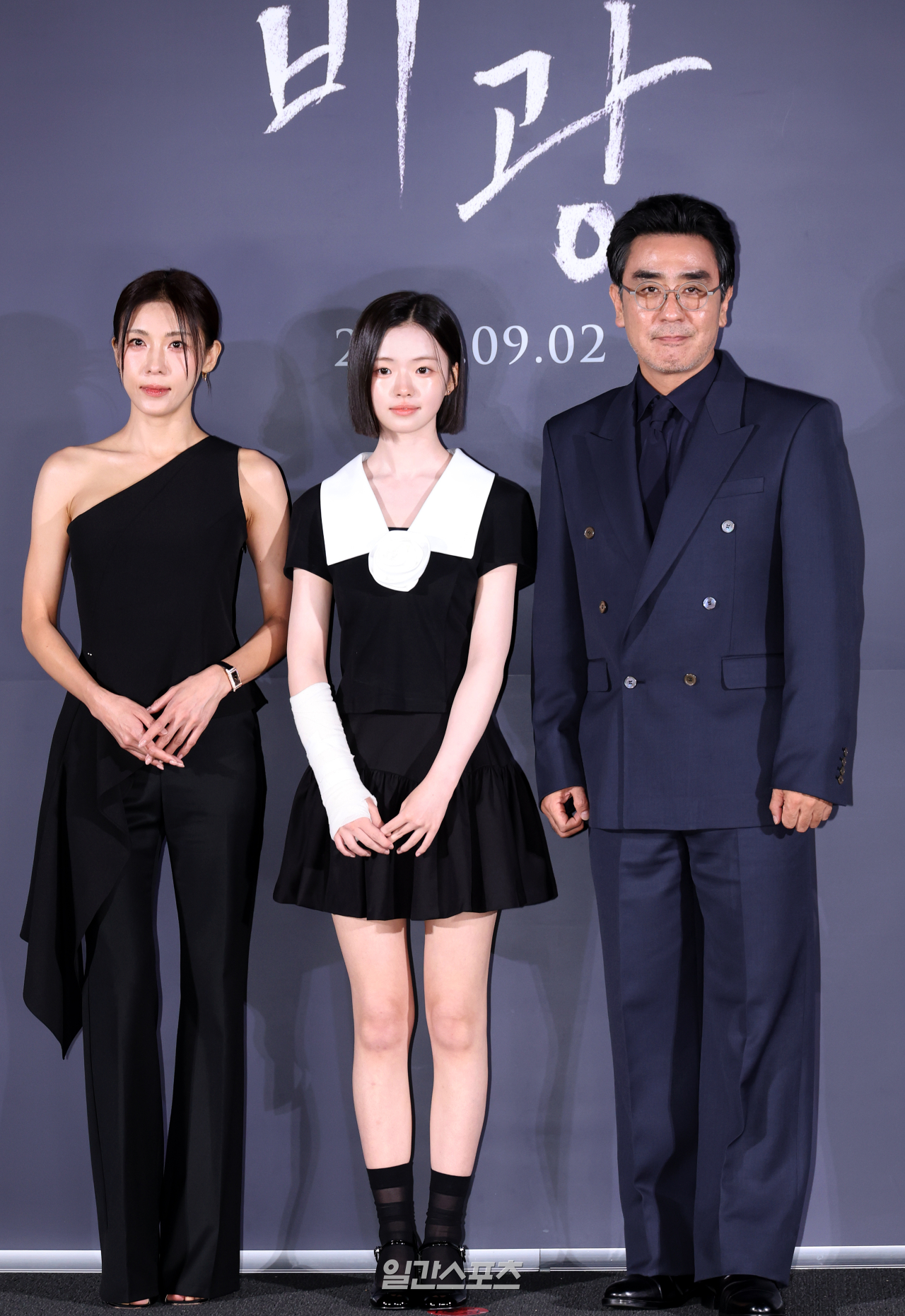 [포토]<b>하지원</b> 김시아 <b>류승룡</b>, 영화 '<b>비광</b>' 속 가족