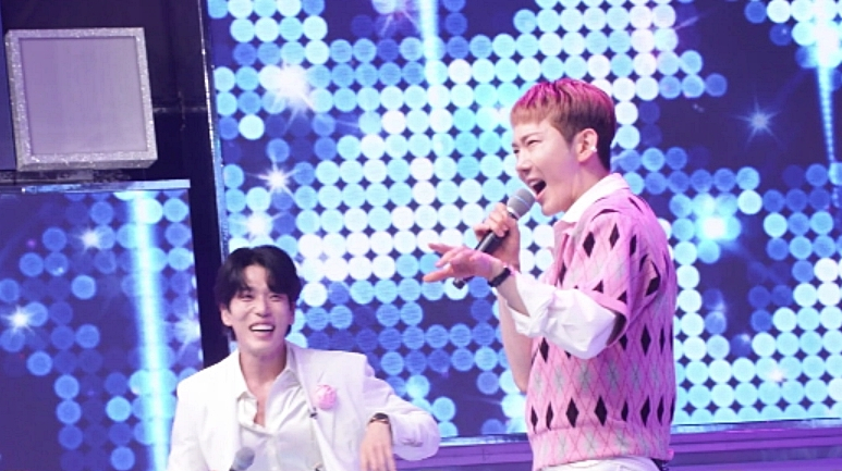 2AM <b>이창민</b> 트롯 솔로 활동에…조권 “사실 낯설긴 하다” (’전설의 사...