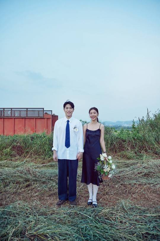 <b>이동하</b><b>소진</b>, 웨딩드레스 가격 ‘30만원’…<b>초절약 결혼</b>식 비하인드 (...