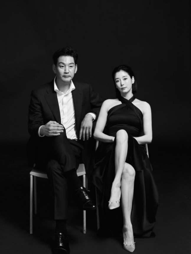 [IS하이컷] <b>지안</b>전 야구선수 <b>엄정욱 결혼</b>한다...영화 같은 웨딩 <b>화보</b>...