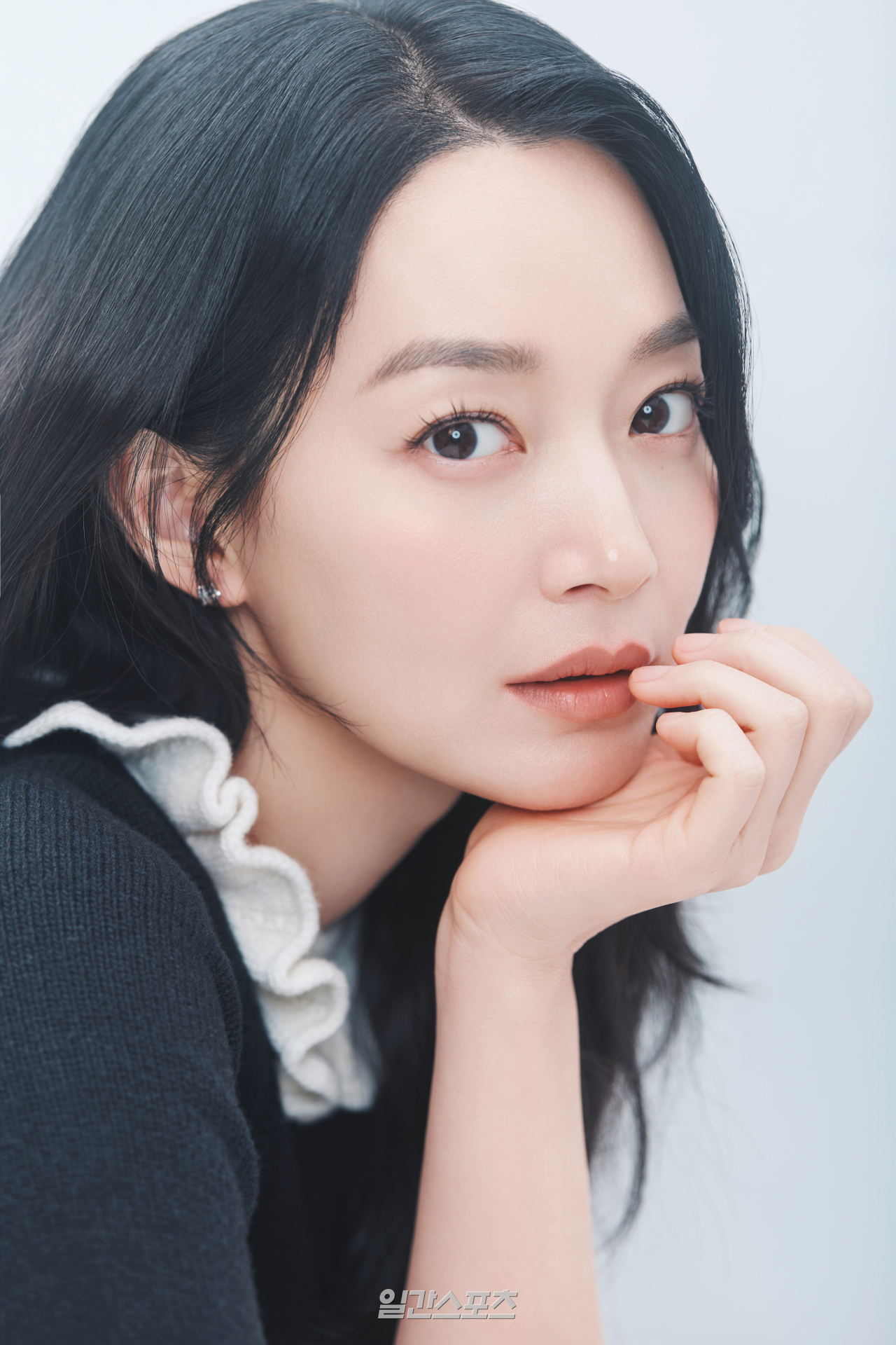 “처음엔 잘못 입금된 줄”…<b>신민아</b>, <b>15년간</b> ‘37억 <b>기부</b>’ 미담 재조명