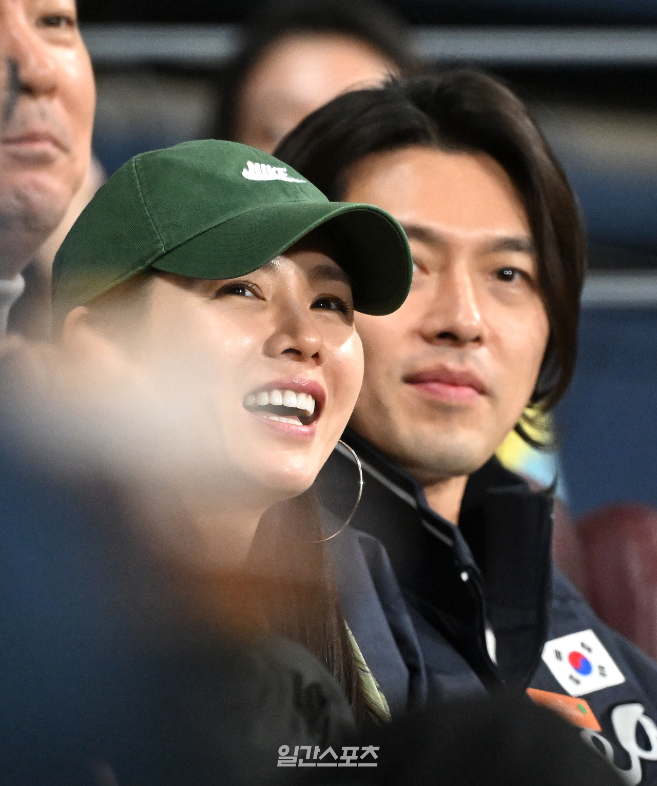 도쿄 길거리서 포착된 현빈♥손예진 부부, 아들과 단란한 여행 중