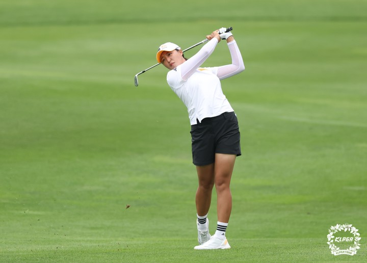 <b>박예지</b>, KLPGA 투어 KB금융 챔피언십 <b>3R</b> 단독 <b>선두</b>