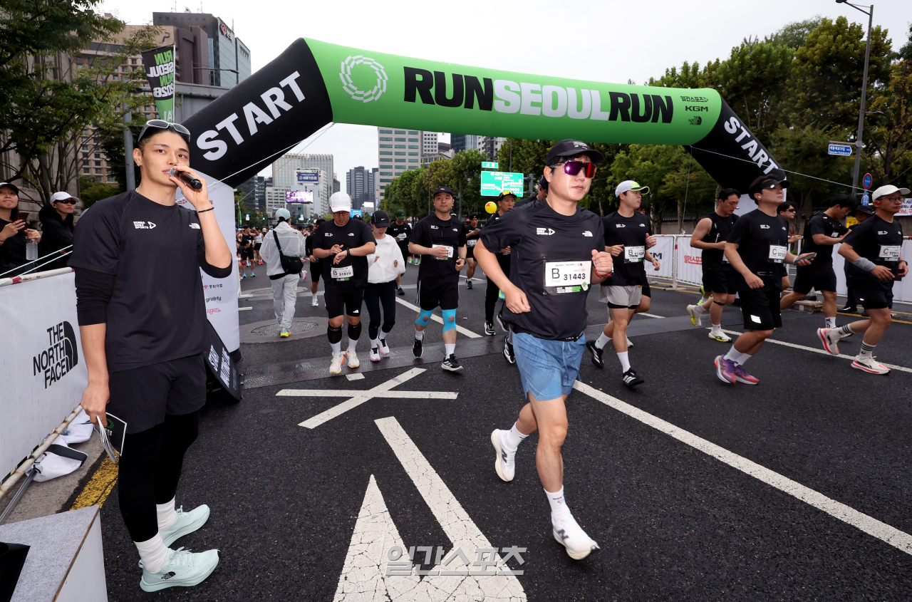 1만 2천 명 몰린 서울 한복판… 정혁이 깃발 든 이유