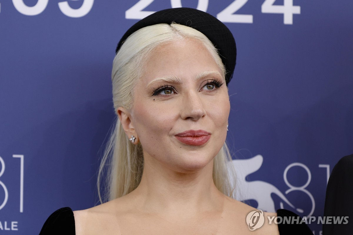 <b>레이디 가가</b>, 40세에 엄마 됐다…약혼남과 <b>첫 아이</b> 포착 [IS해외연예]