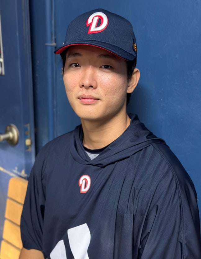 두산 최민석이 14일 잠실 NC전 승리 후 인터뷰를 하고 있다. 잠실=이형석 기자