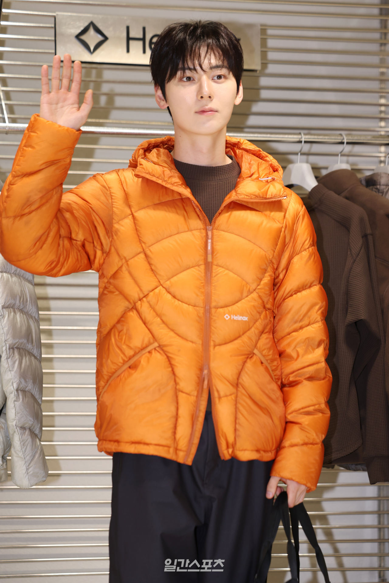 황민현, 이종석 빈자리 채우나… ‘<b>이섭의 연애</b>’ 남자주인공 물망 [공...