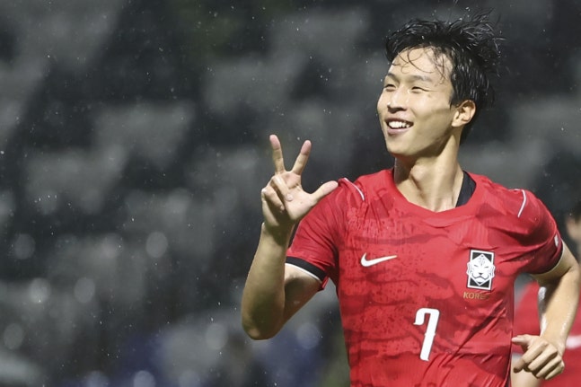 엄지성 '전반전에 세골 넣었어요' (나고야=연합뉴스) 윤동진 기자 = 15일 일본 나고야 미즈호 공원 럭비경기장에서 열린 2026 아이치·나고야 아시안게임 남자 축구 D조 1차전 대한민국 대 카타르의 경기. 한국 엄지성이 해트트릭을 한 뒤 기뻐하고 있다. 2026.9.15 mon@yna.co.kr/2026-09-15 22:14:29/ 연합뉴스