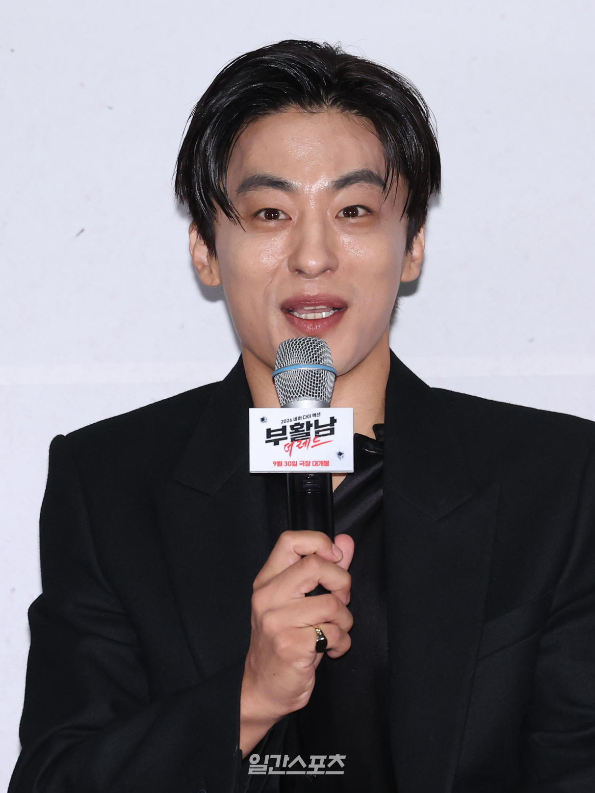 ‘부활남: 더 레드’ <b>구교환</b> “<b>액션</b> 도전, 멋 부리고 싶지 않았다”