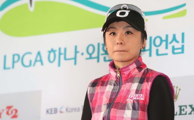은퇴 기자회견하는 '슈퍼땅콩' 김미현 (영종도=연합뉴스) 김현태 기자 = '슈퍼땅콩' 김미현이 18일 인천 영종도 스카이72 골프장에서 열린 은퇴 기자회견에서 기자회견을 하고 있다. 김미현은 19일부터 열리는 LPGA 투어 하나ㆍ외환 챔피언십을 끝으로 은퇴한다. 2012.10.18