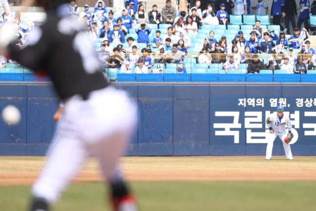 좌익수 수비 중인 삼성 최형우. 삼성 제공