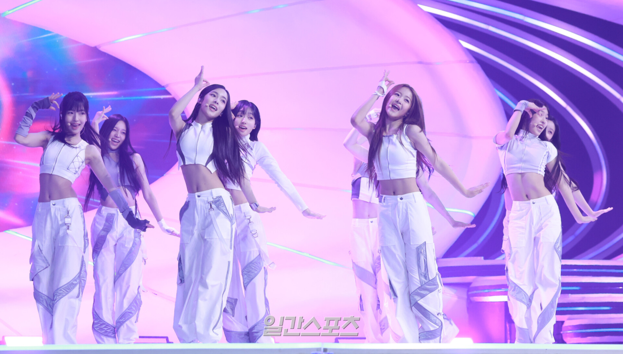 [포토] A2O LITE, '<b>니온</b>' 무대