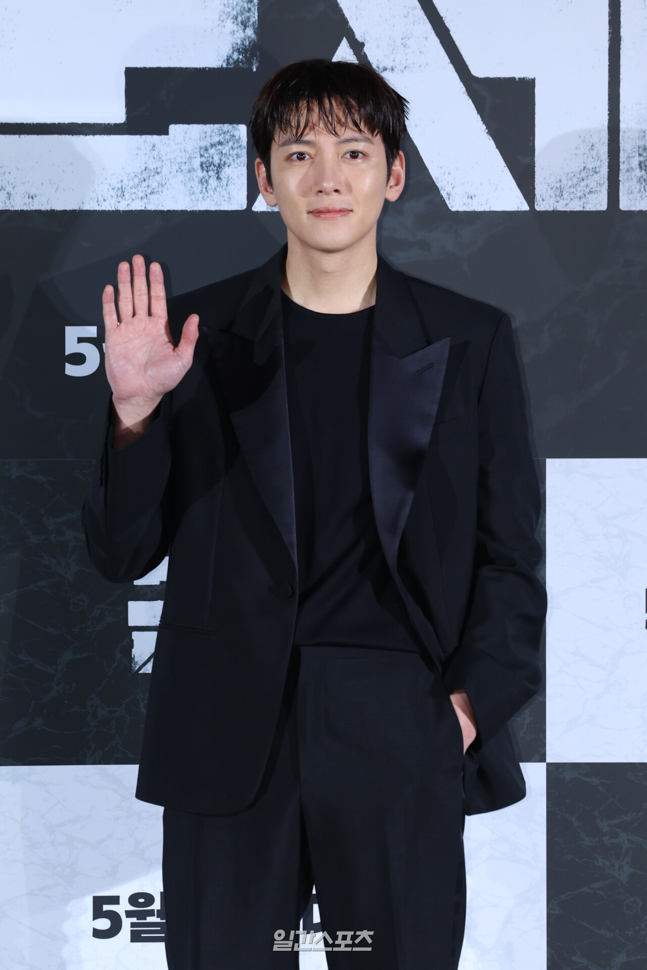 ‘로코神’ 지창욱, 드디어 돌아왔다…‘<b>메리 베리 러브</b>’로 일본 여심...