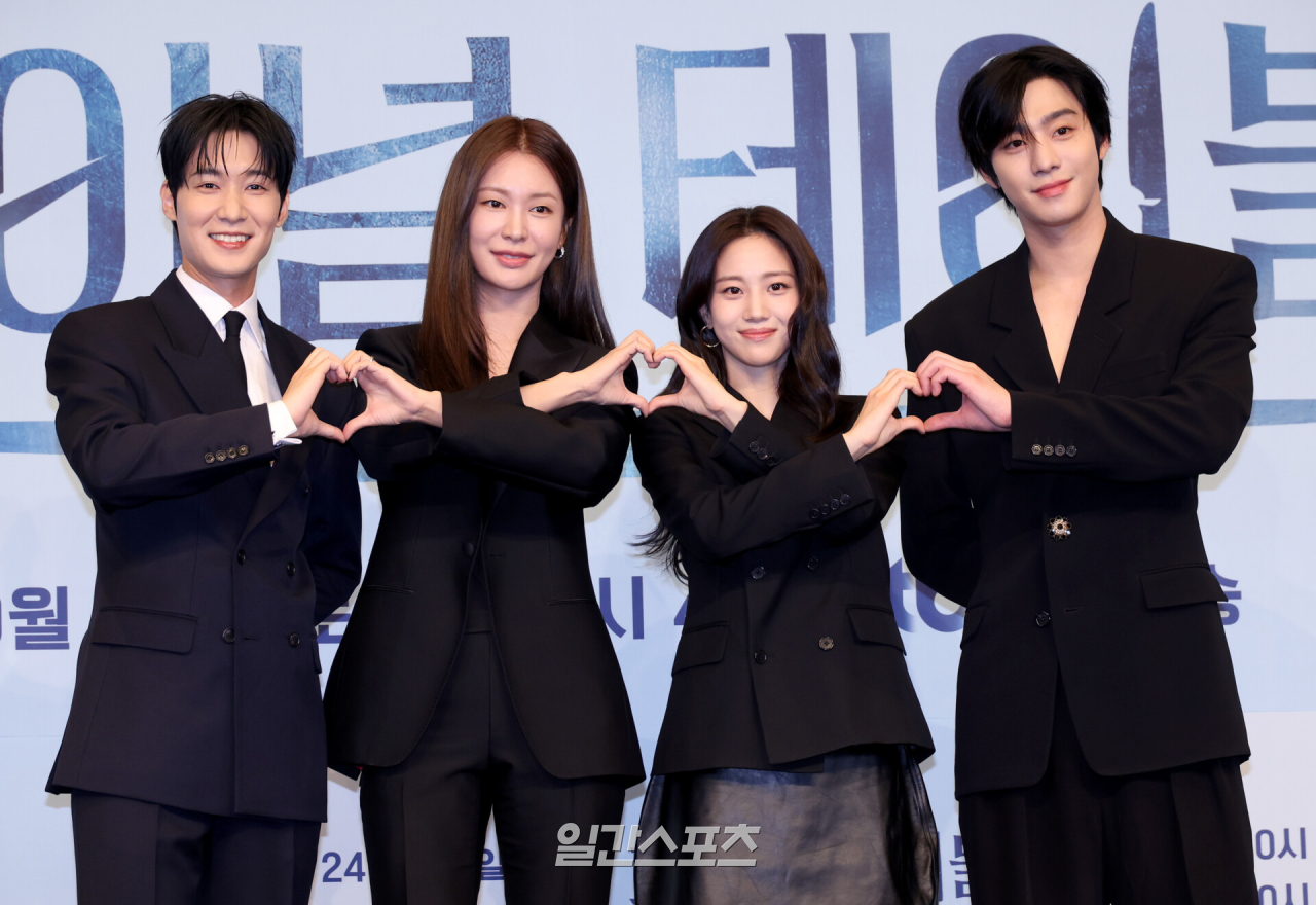 JTBC 파이널 테이블 제작발표회 홍화연과 출연진 소개 관련 사진