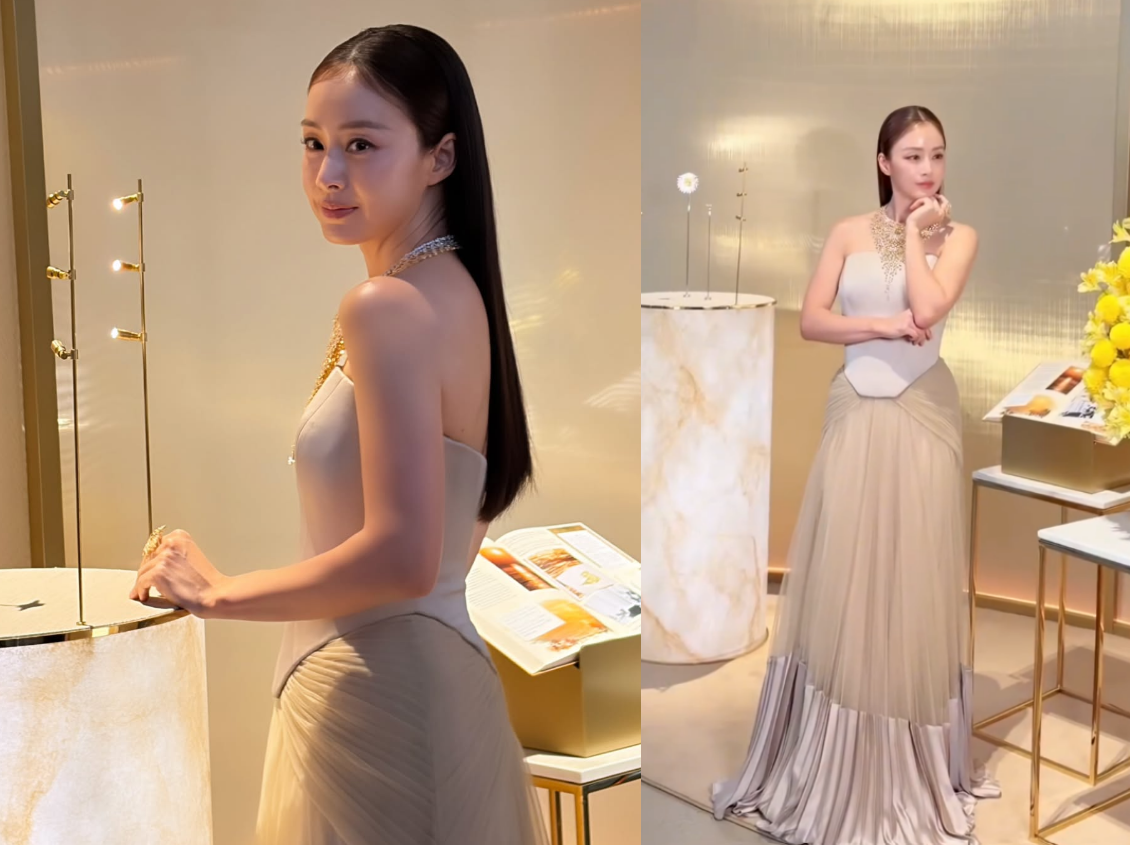 ベージュ系のドレスとジュエリーを身に着け、イベント会場でポーズを取るキム・テヒ